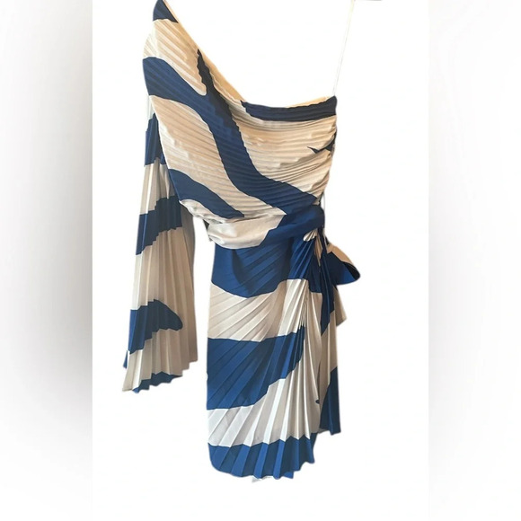 - MILLY Linden pleated one shoulder dress- size 0 $395 - Picture 5 of 16